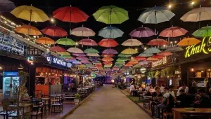 https://api.holicay.com/uploads/small_3557c5dc-webp-Vientiane Night Market.webp